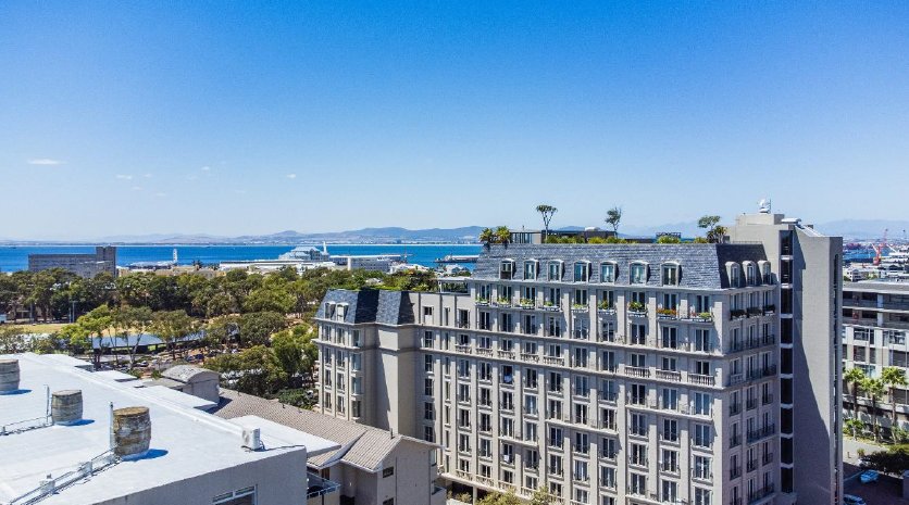  Bedroom Property for Sale in Green Point Western Cape